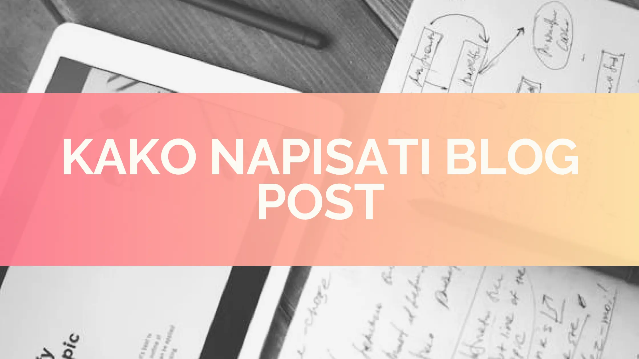 Pisanje blog posta koji donosi klijente na ekranu laptopa