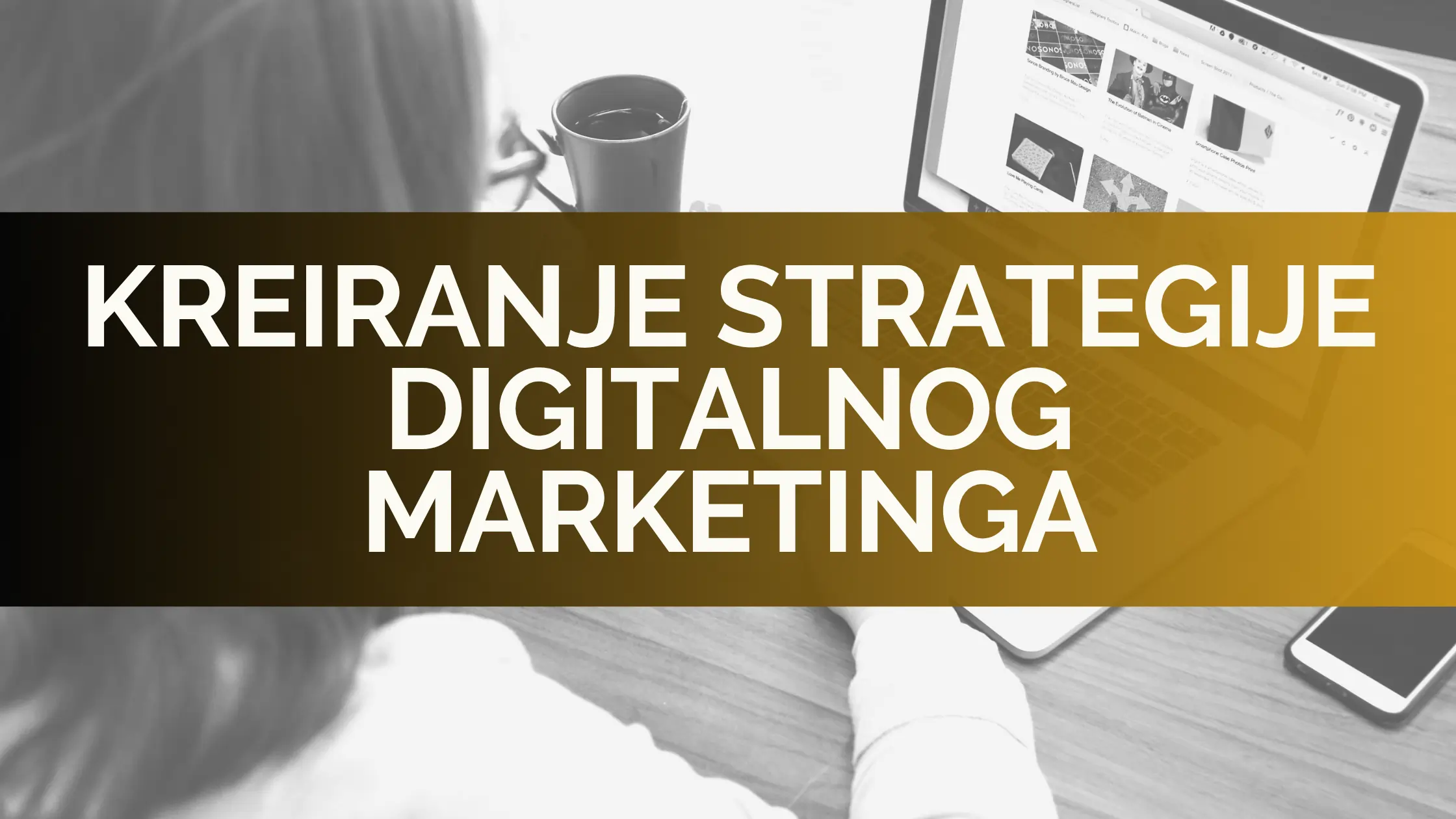 Strategija digitalnog marketinga iscrtana na ekranu laptopa za 2026. godinu